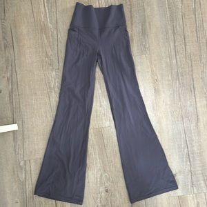 Athleta Salutation stash flare pant size XS